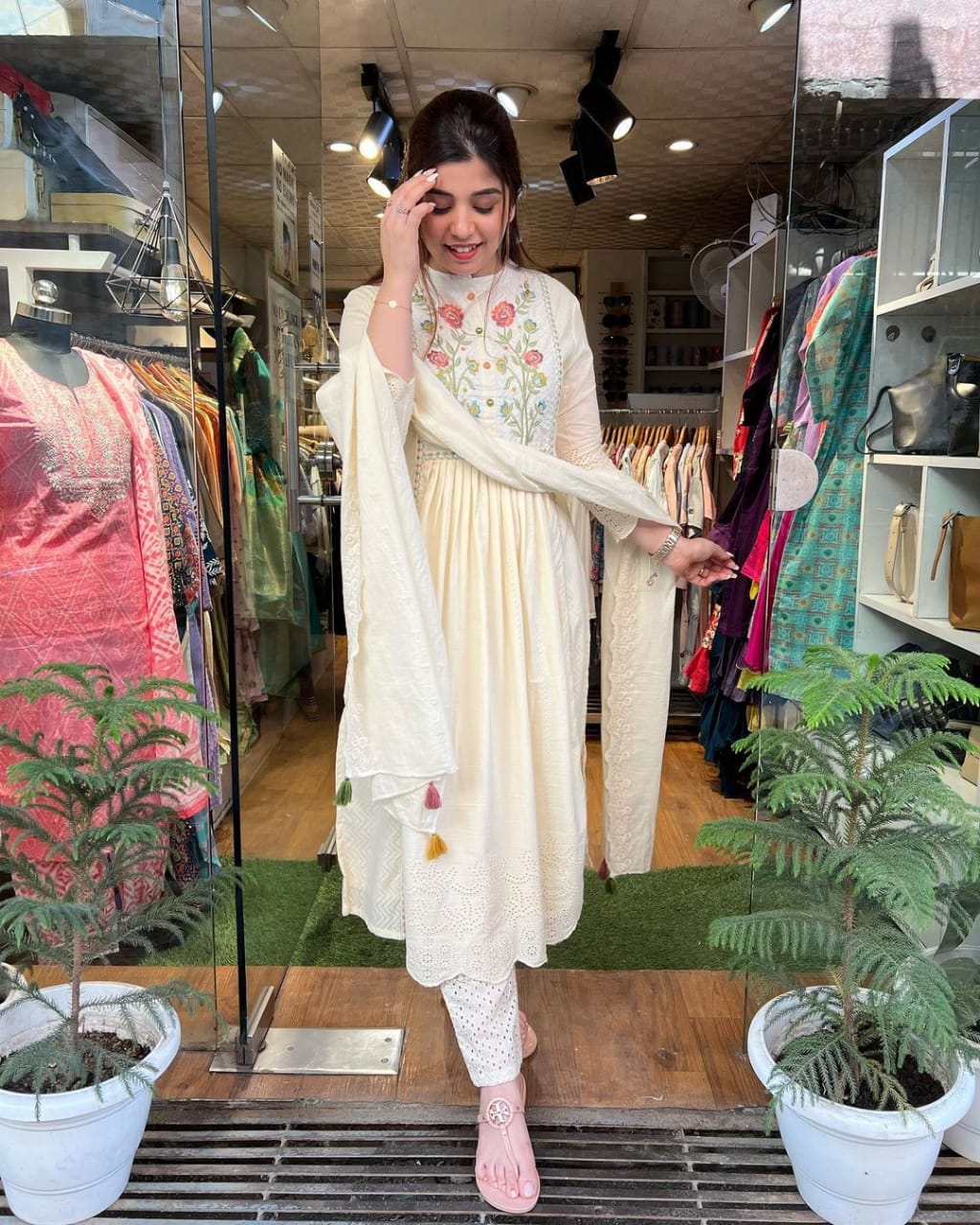 Hand Block Embroidery Cotton Kurti And Pant With Dupatta Set For Women's